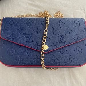 come with a credit card holder and coin purse